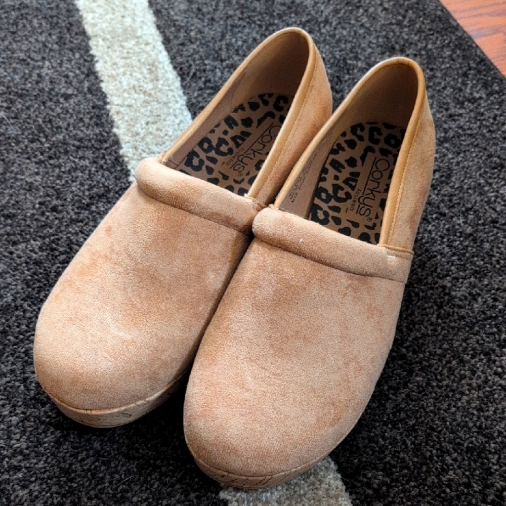 NWOT Corkys All Day Clog - Size 9